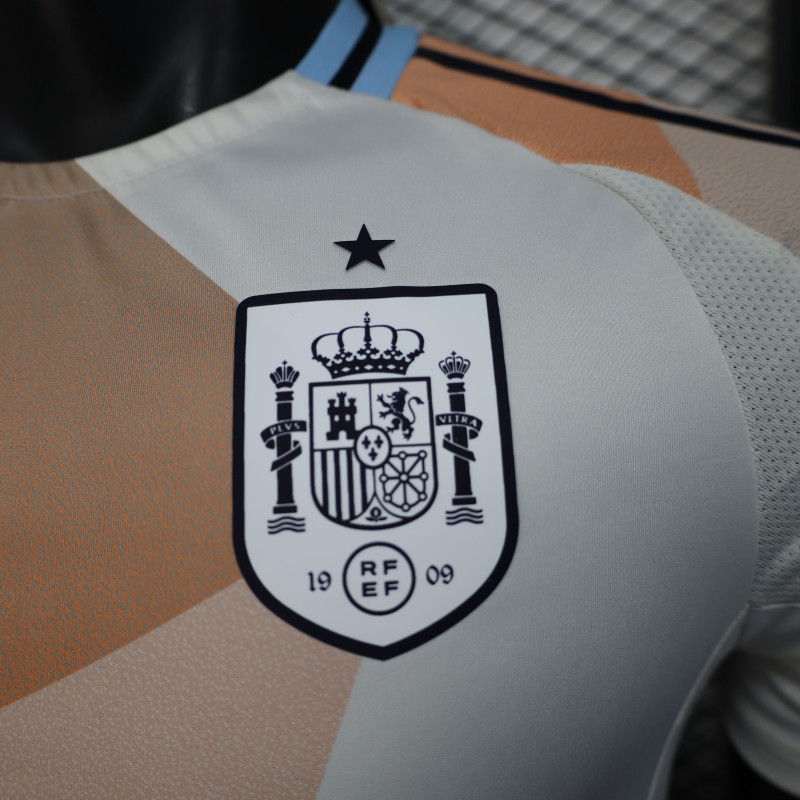 Player Version 2025 Spain Pre-Match White with Geometric Pattern Jersey