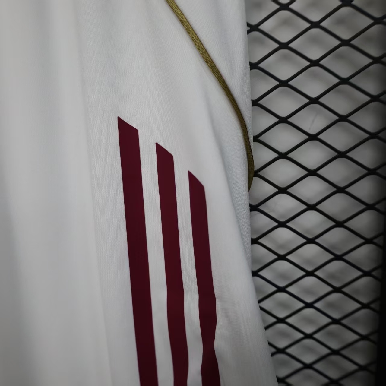 Player Version 25/26 Aston Villa White Shorts