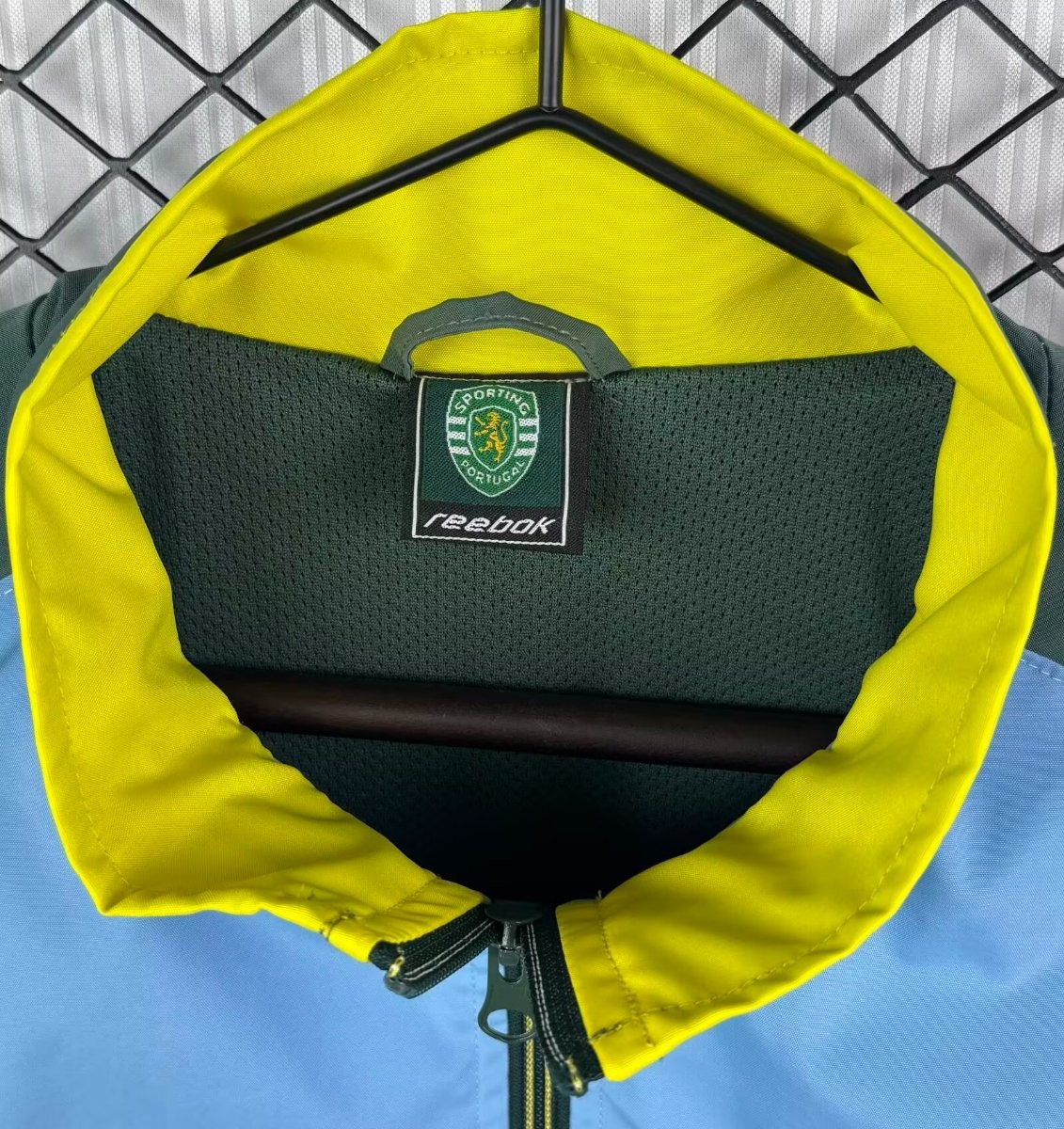 Retro 02/03 Sporting Lisbon Green Full Zipper Windbreaker